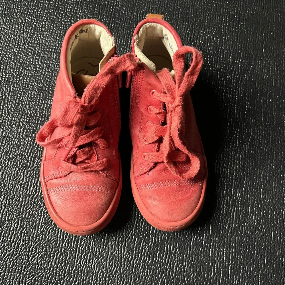 Clarks Kids Red Leather High Top Sneakers Side Zip Shoes US 10 M Leather Insoles